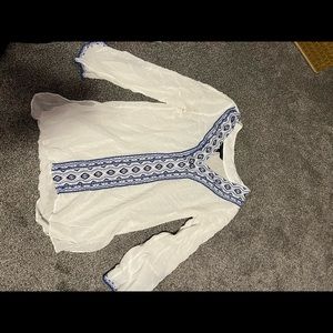 White House Black Market peasant shirt size 6